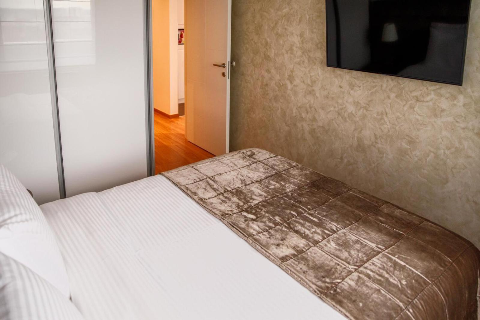 Dali Apartments Pupin Palace Novi Sad Buitenkant foto